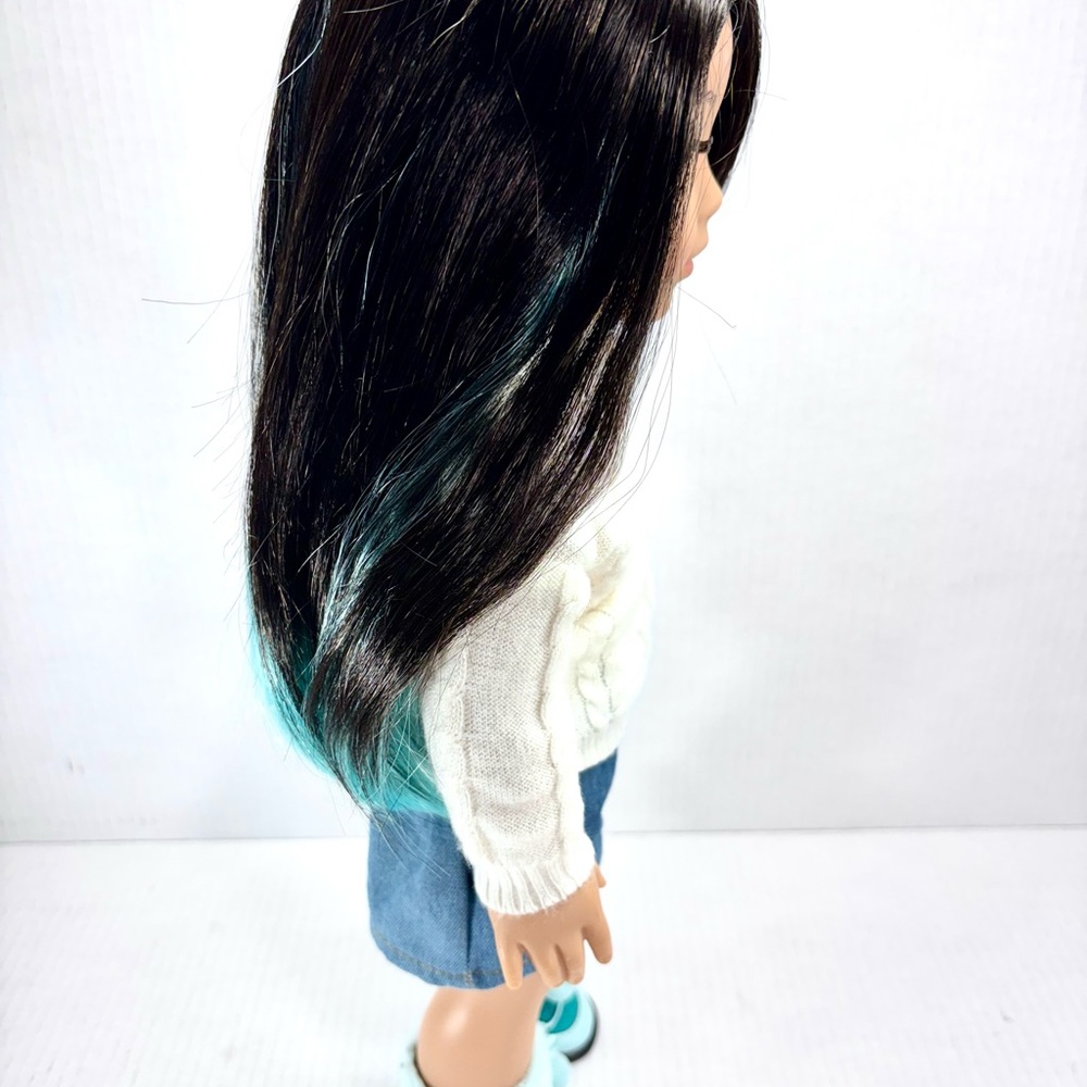 18" American Girl Doll 2017 Corinne Tan Asian Blue/Black Hair - Picture 2 of 11